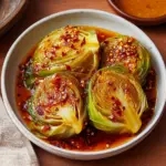 Geschmorter Spitzkohl mit Würziger Sauce: Nie wieder matschig oder fad!
