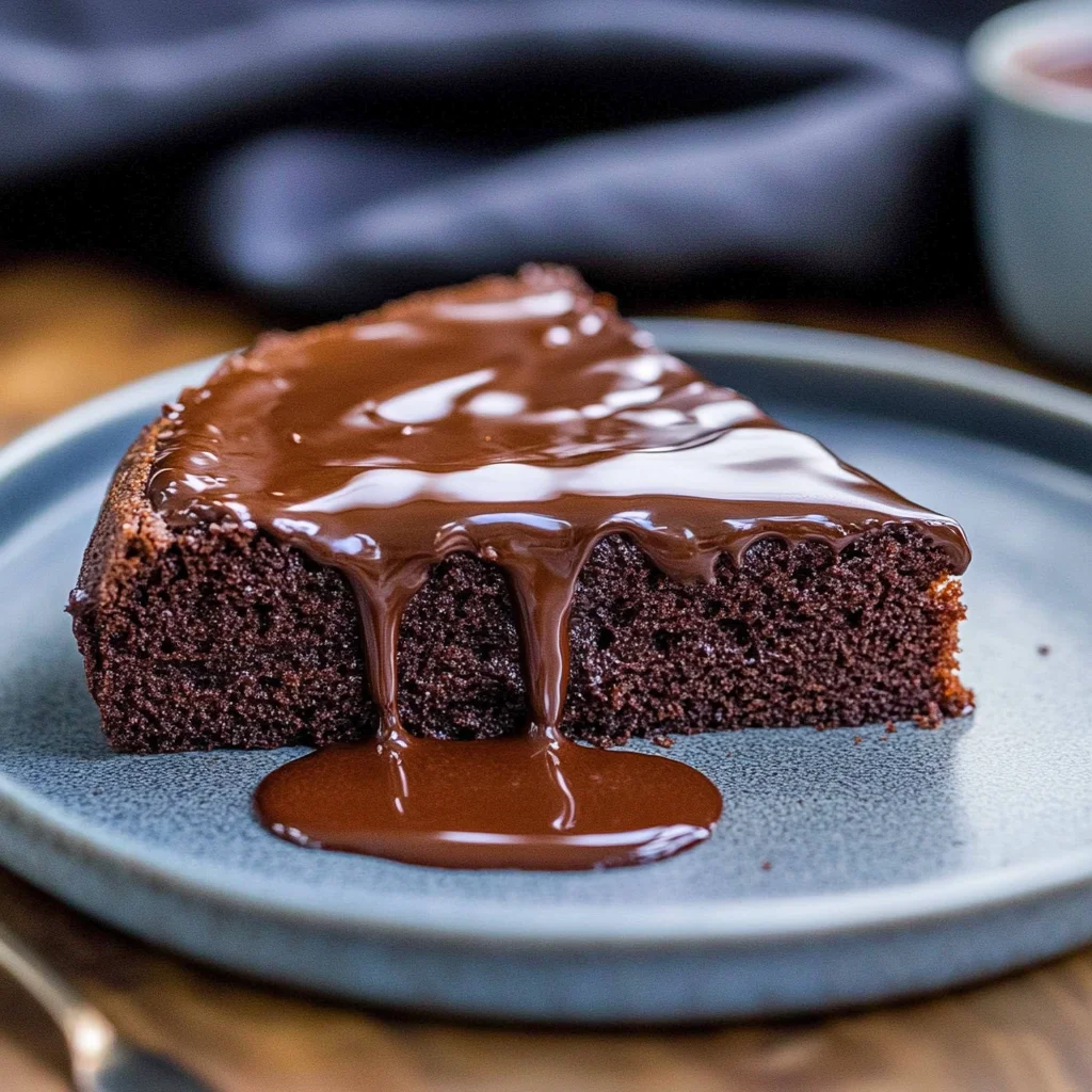 Saftiger Schokokuchen mit geschmolzener Schokolade