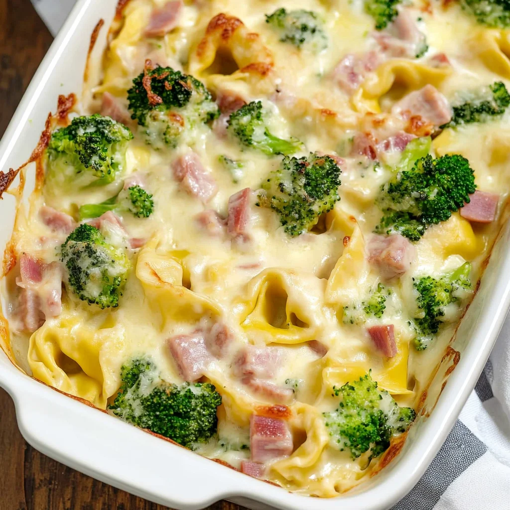 Tortellini Auflauf mit Käse-Sahne-Soße, HähnchenHähnchenschinken & Brokkoli